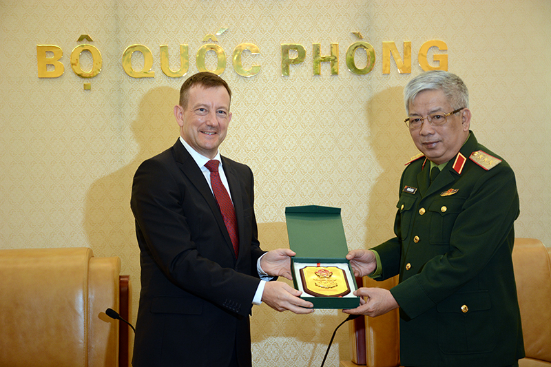 Đưa quan hệ quốc phòng Việt-Pháp lên tầm cao mới

